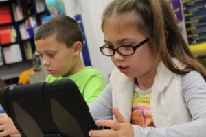 Media use guide for parents and schools managing childrens screen time and digital literacy